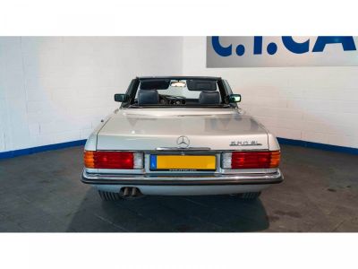 Mercedes 560 SL Auto.  - 11