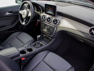 Mercedes Classe GLA 180 d - PARKEERCAMERA - NAVIGATIE - AIRCO - STIJL PAKKET - ZETELVERWARMING - EURO 6B  - 14