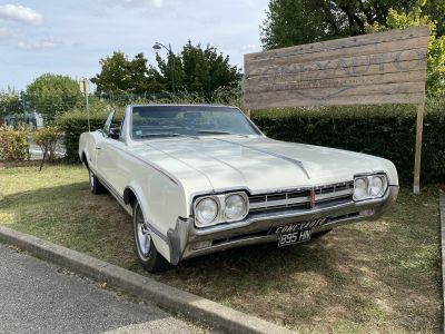 Oldsmobile Cutlass Cabriolet de 1966 - <small></small> 20.000 € <small>TTC</small>