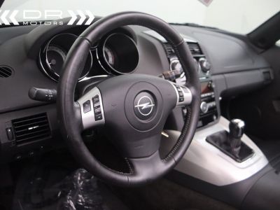 Opel GT 2.0i met slechts 23.884km!!  - 24