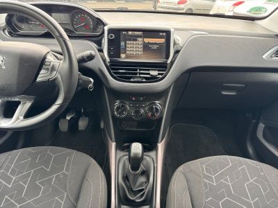 Peugeot 2008 1.2 PureTech 82ch BVM5 Allure  - 9