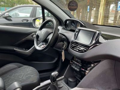 Peugeot 2008 1.2i STYLE  - 9