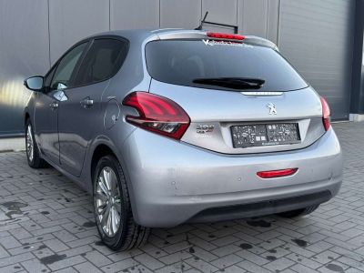 Peugeot 208 1.2i Signature -- LED NAVI GARANTIE 12 MOIS  - 4