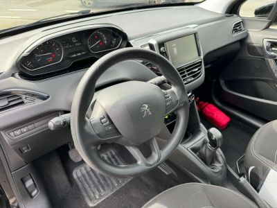 Peugeot 208 1.2i Toit pano Caméra Clim Auto -Garantie  - 4