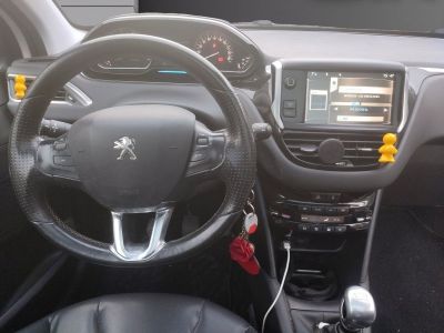 Peugeot 208 1.6 e-HDi 115ch FAP BVM6 Féline  - 12