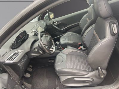 Peugeot 208 1.6 e-HDi 92ch FAP BVM5 Féline  - 11