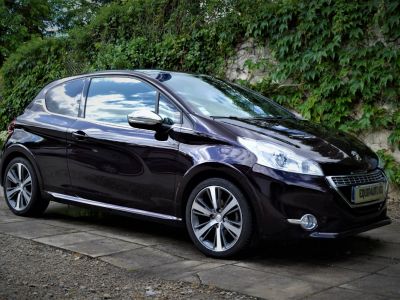 Peugeot 208 1.6 HDi 114cv - <small></small> 12.490 € <small>TTC</small>