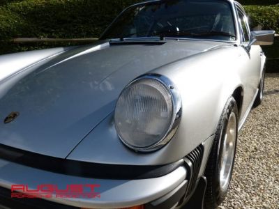 Porsche 911 2.7 1975 25 Anniversary  - 8