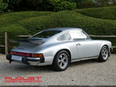 Porsche 911 2.7 1975 25 Anniversary  - 12