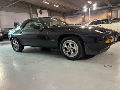 Porsche 928  - 8