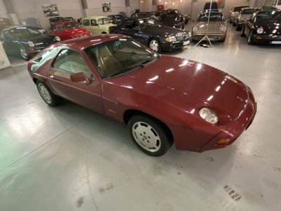 Porsche 928  - 8