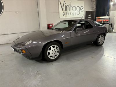 Porsche 928 S  - 12