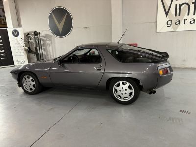 Porsche 928 S  - 15