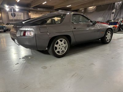 Porsche 928 S  - 21