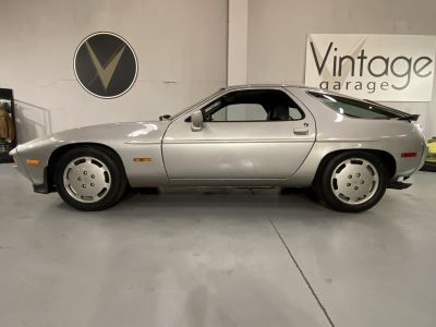 Porsche 928 S  - 12