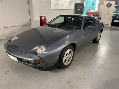 Porsche 928 S  - 1