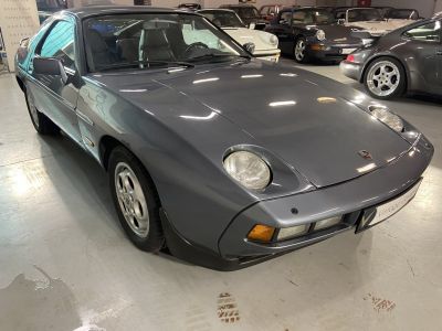 Porsche 928 S  - 7