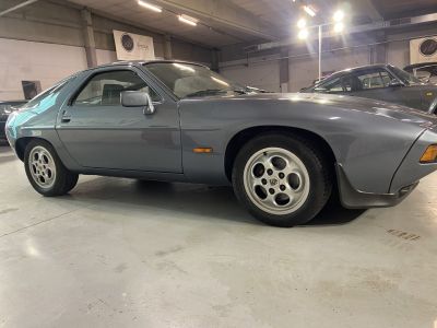 Porsche 928 S  - 10