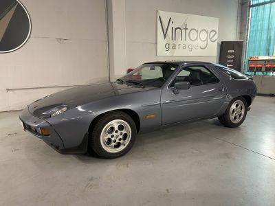 Porsche 928 S  - 11