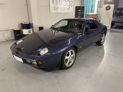 Porsche 928 S  - 1