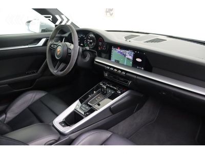 Porsche 992 CARRERA - NAVI SPORTUITLAAT PANO  - 15