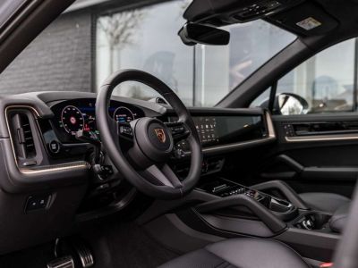 Porsche Cayenne E-HYB-AIR-DISPL-CHRONO-21-HD-MATRIX-360-PANO-18W  - 16