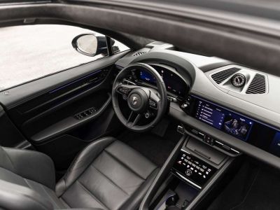 Porsche Macan TURBO EV 22-AIR-ACHTERAS-MATR-PANO-INNO-AUGM.HUD  - 15