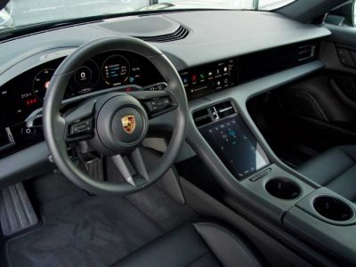 Porsche Taycan - - 4900 km - - Perfbatt Airsusp Sound Pano 22KW  - 9