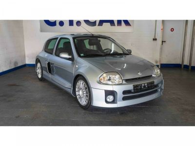 Renault Clio II 3.0 V6 Sport  - 1