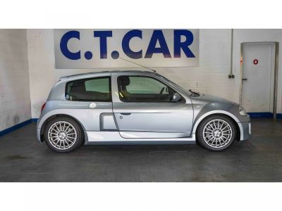 Renault Clio II 3.0 V6 Sport  - 4