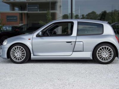 Renault Clio V6 3.0i 24v PHASE I UNIQUE Condition  - 8