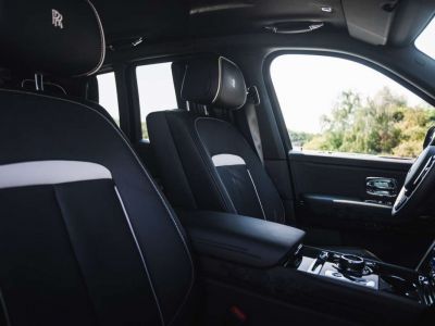 Rolls Royce Cullinan Black Badge Theatre Shooting Star Coachline  - 13