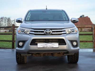 Toyota Hilux 2.4 D-4D 4WD Lounge - LICHTE VRACHT - TREKHAAK - 220V - CAMERA - CRUISECONTROL - KEYLESS GO - EURO 6  - 7