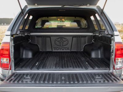 Toyota Hilux 2.4 D-4D 4WD Lounge - LICHTE VRACHT - TREKHAAK - 220V - CAMERA - CRUISECONTROL - KEYLESS GO - EURO 6  - 19