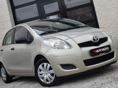 Toyota Yaris 1.0i  - 4