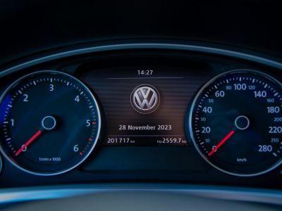 Volkswagen Touareg Volkswagen 3.0 TDi V6 DSG 4Motion - HISTORIEK - XENON - TREKHAAK - ZETELVERWARMING - PANO DAK - EURO 6b  - 18