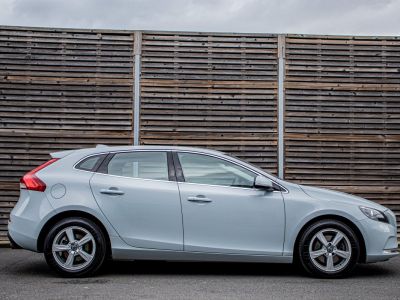 Volvo V40 T3 1.6i  - 1STE EIGENAAR - HISTORIEK - PARKEERSENSOREN - AIRCO - CRUISECONTROL  - 7