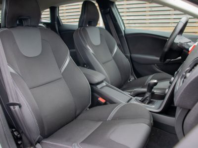 Volvo V40 T3 1.6i  - 1STE EIGENAAR - HISTORIEK - PARKEERSENSOREN - AIRCO - CRUISECONTROL  - 15