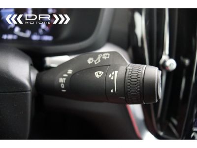 Volvo V60 D3 MOMENTUM - LEDER LED NAVI MIRRORLINK  - 32