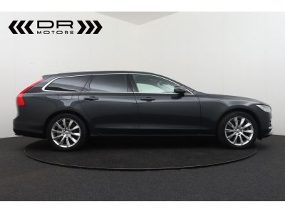 Volvo V90 T8 PLUG-IN - 46gr CO2 MOMENTUM LEDER NAVI  - 8