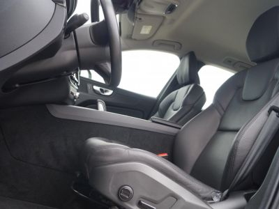 Volvo XC60 B4 AWD Geartronic Momentum Pro Leder  - 10