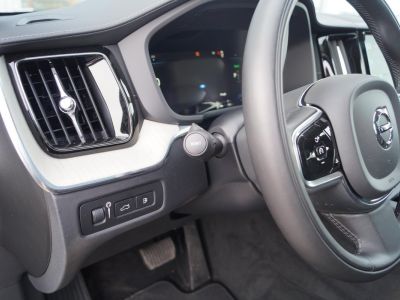 Volvo XC60 T6 AWD Recharge Plugin Hybrid NAVI PANO ALU  - 19