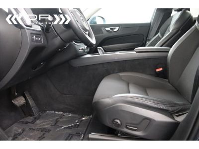 Volvo XC60 T8 AWD GEARTRONIC MOMENTUM PRO - PANODAK NAVI LED LEDER TREKHAAK  - 19