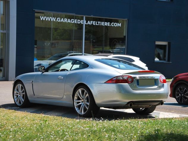 Jaguar XK V8 4.2 Coupé 1ER MAIN Occasion - Photo 2