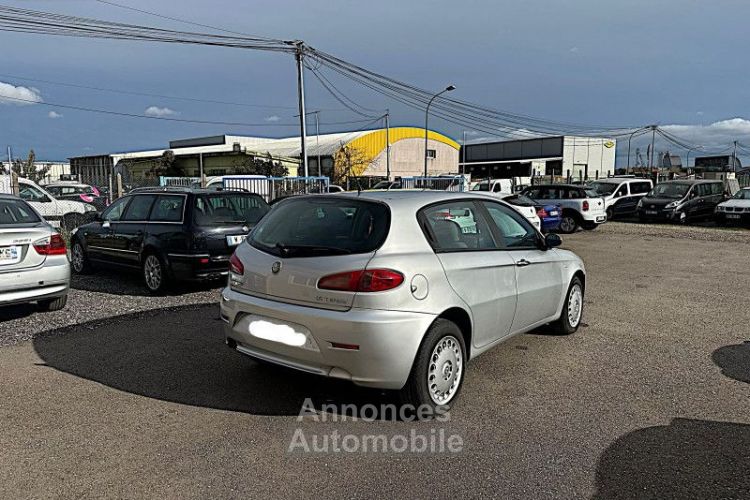 Alfa Romeo 147 1.6 105CH DESIGN TI 5P - <small></small> 3.999 € <small>TTC</small> - #5