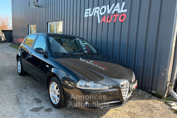 Alfa Romeo 147 1.6 TS 120ch Distinctive - <small></small> 6.990 € <small>TTC</small> - #1