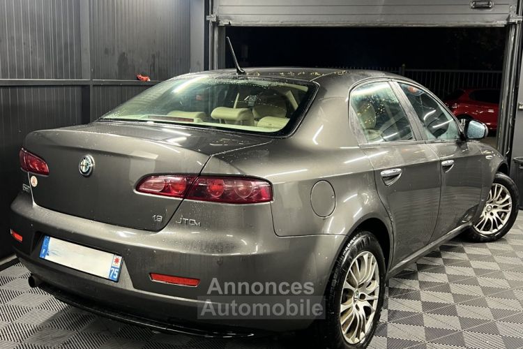 Alfa Romeo 159 1.9 JTDM 120 Cv INTERIEUR CUIR BLUETOOTH REGULATEUR / 93 550 Kms - GARANTIE 1 AN - <small></small> 7.970 € <small>TTC</small> - #4