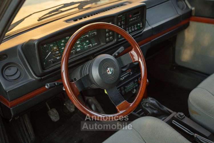 Alfa Romeo Alfetta 2000 QUADRIFOGLIO ORO - Prix sur Demande - #9