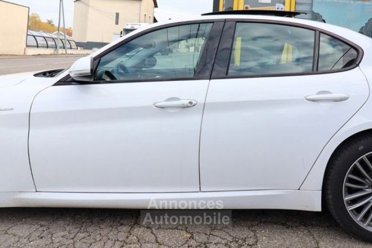 Alfa Romeo Giulia 2.2 JTD 210 VELOCE Q4 BVA + TOIT OUVRANT SIEGES AV CHAUFFANTS ELECTRIQUES A M... - <small></small> 18.489 € <small>TTC</small> - #3