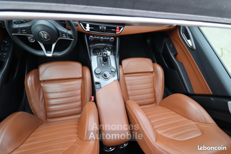 Alfa Romeo Giulia 2.2 JTD 210 VELOCE Q4 BVA + TOIT OUVRANT SIEGES AV CHAUFFANTS ELECTRIQUES A M... - <small></small> 18.489 € <small>TTC</small> - #11